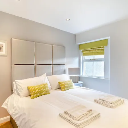 2 Bed In Oc-l31060 Ferienhaus *